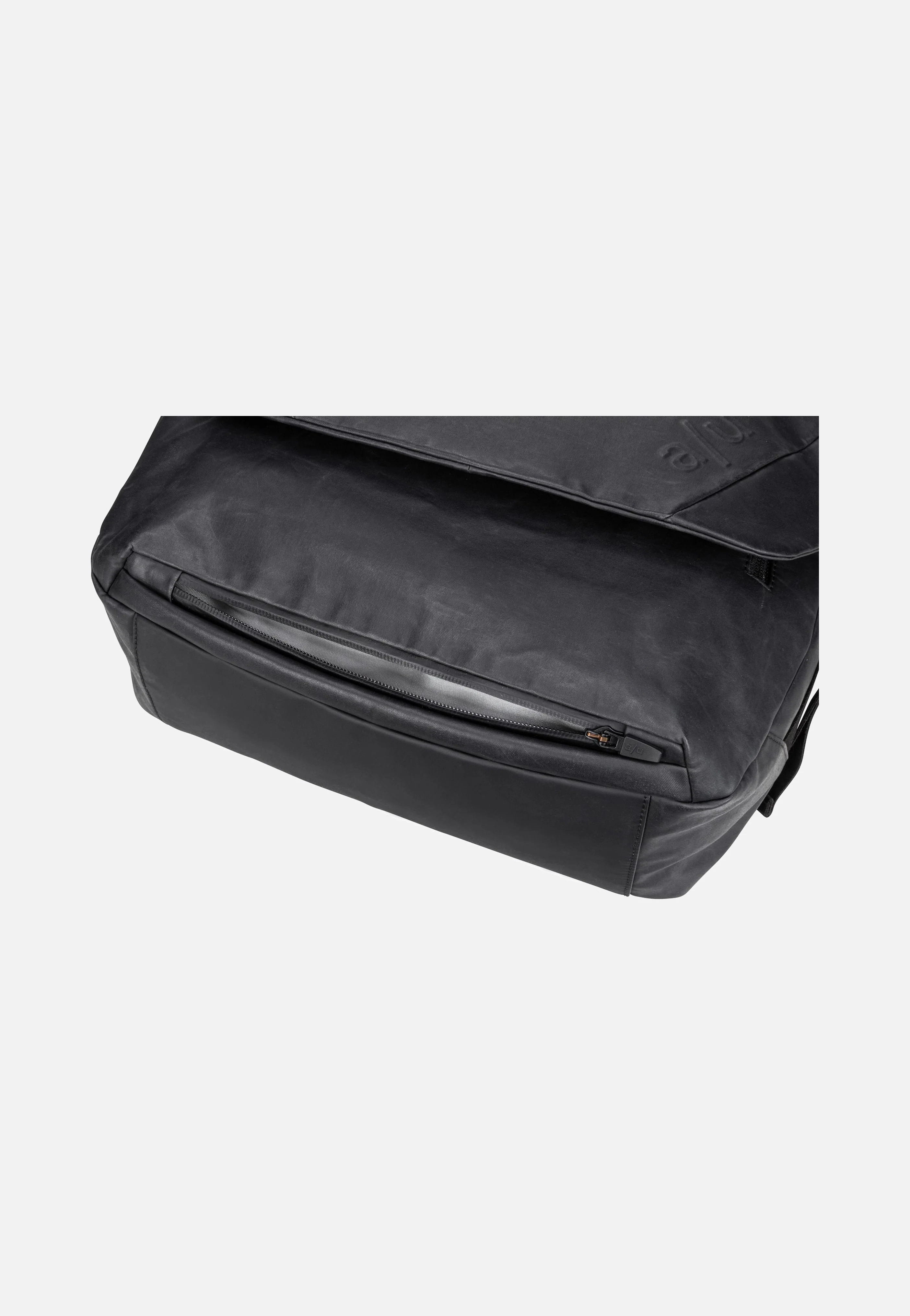 Yamakuni RE Black - Messenger Bag - Image 7