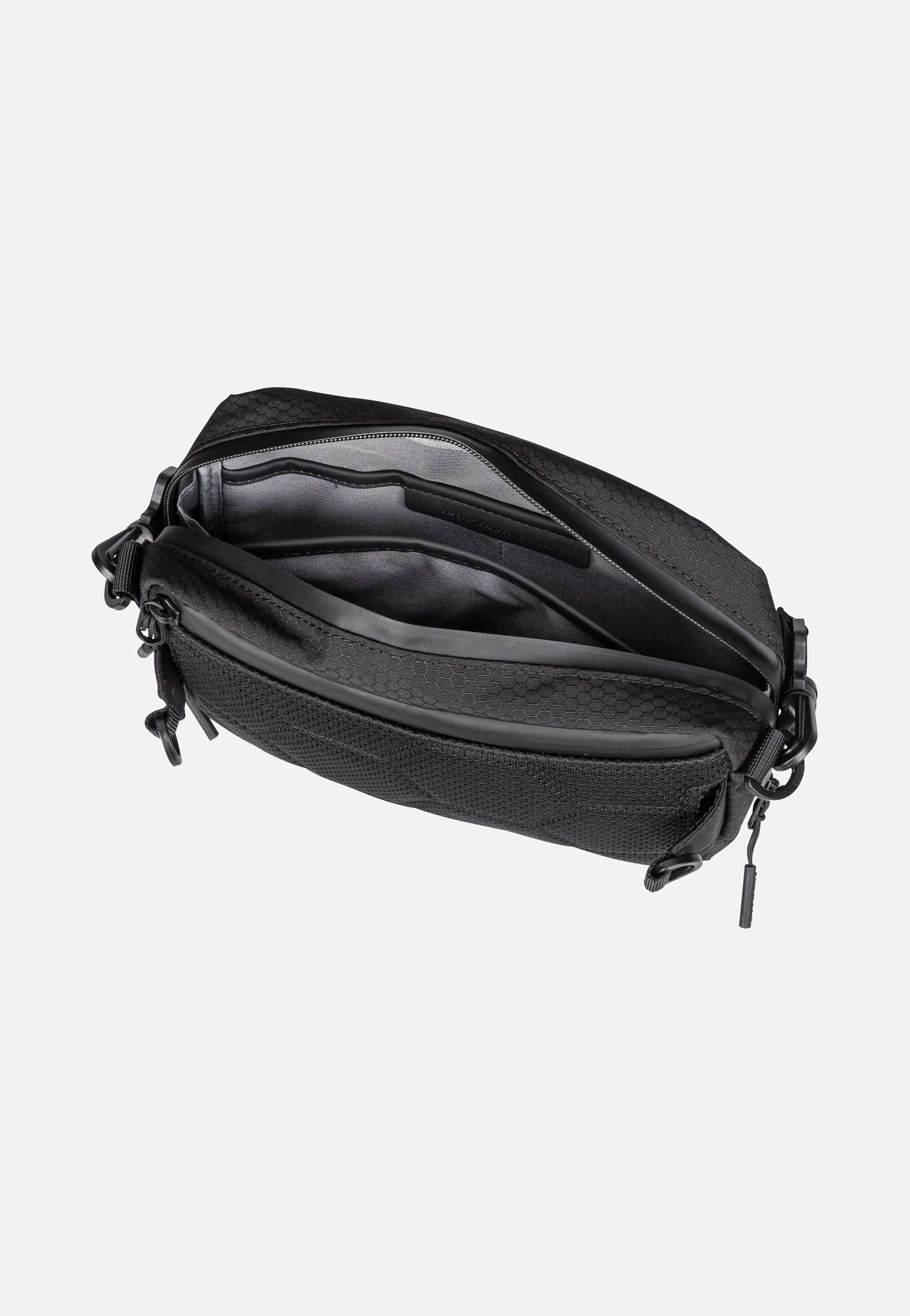Banff Chestbag All Black - Crossbody Bag - Image 4