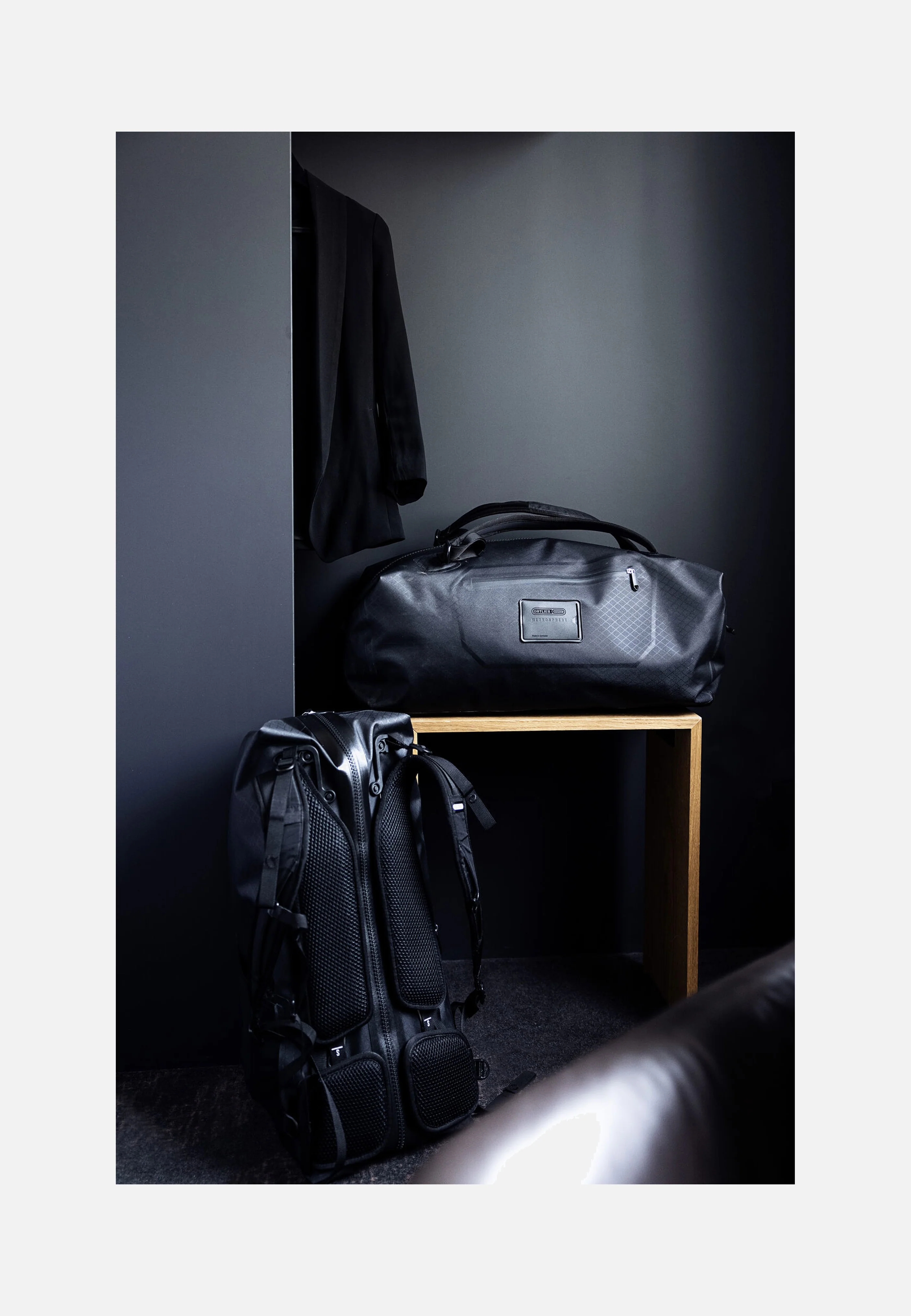 Atrack Metrosphere 34 Black Embossed - Reiserucksack - Image 8