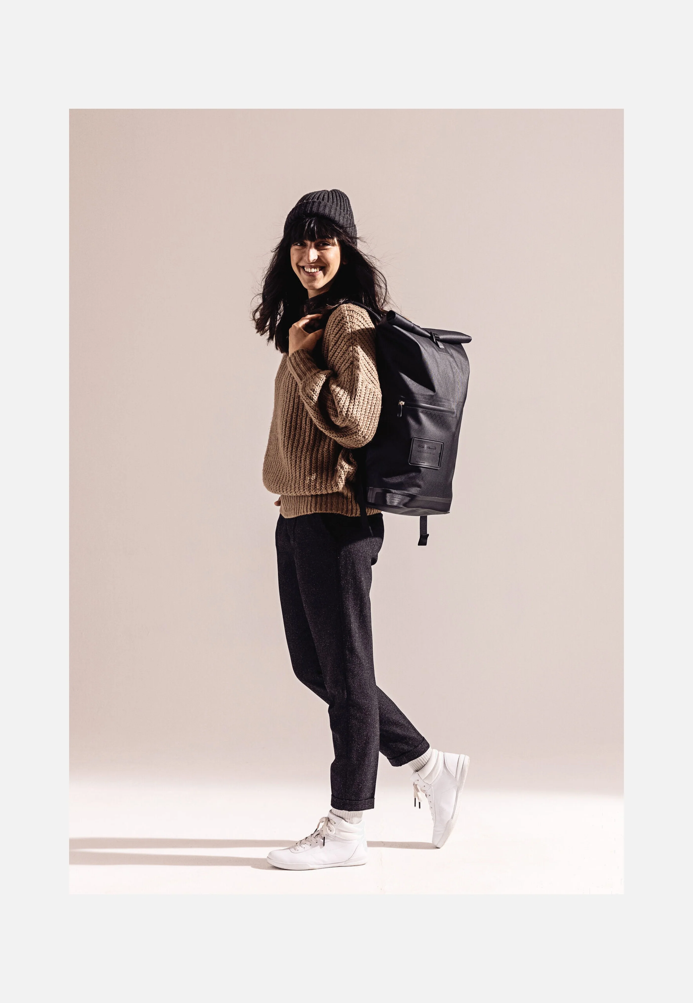 Daypack Metrosphere Black Embossed - Rolltop Rucksack - Image 10