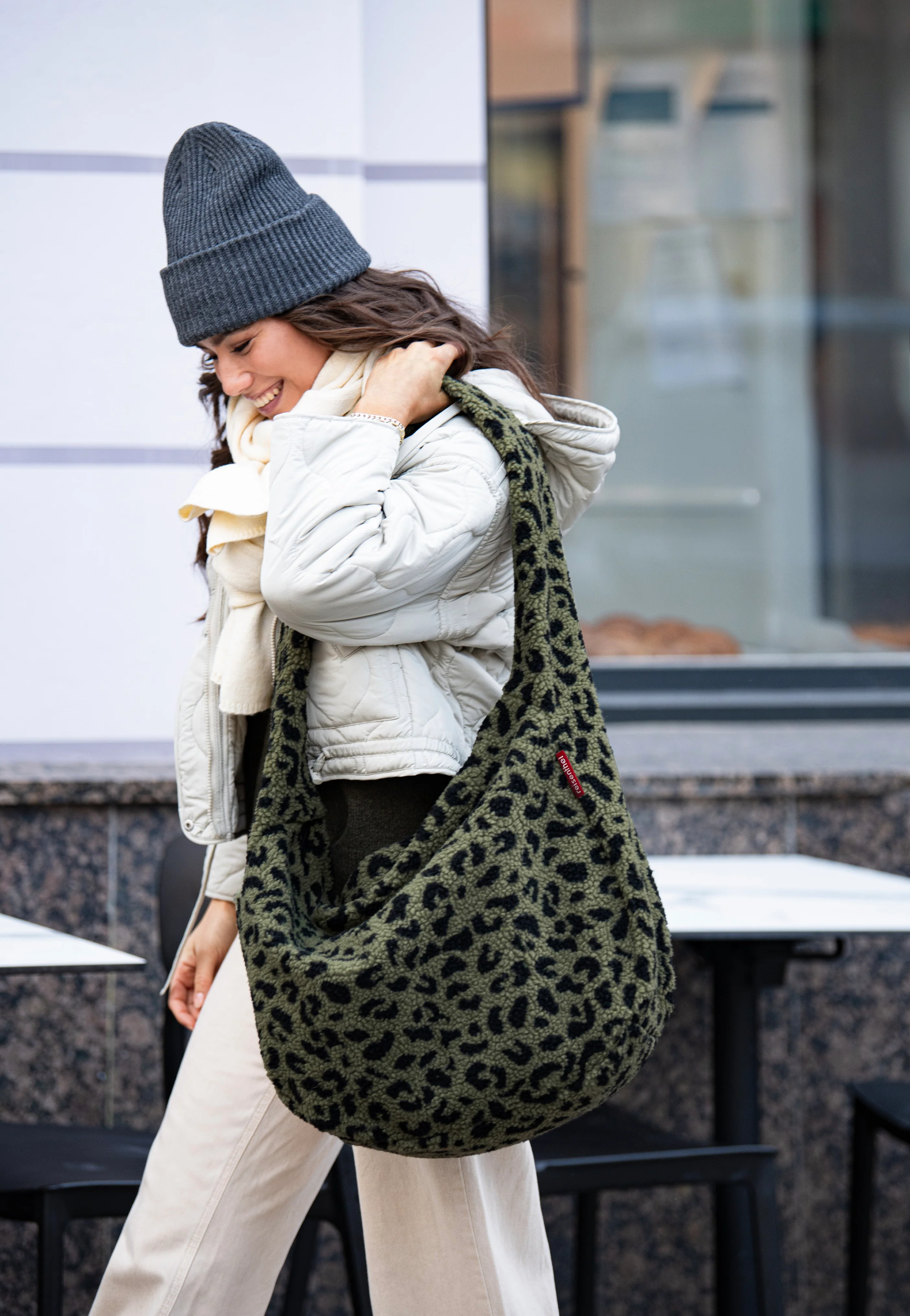 Moonbag Teddy Leo Olive - Hobo Bag - Image 6